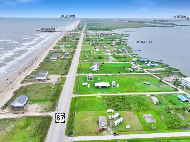 1011 Rollover 2, Gilchrist, TX 77617