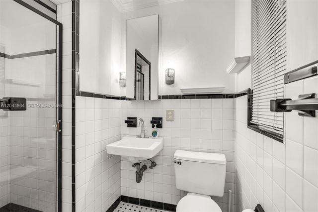5390 Sunset Drive, Miami, FL 33143