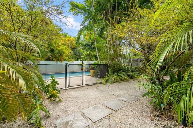 5390 Sunset Drive, Miami, FL 33143