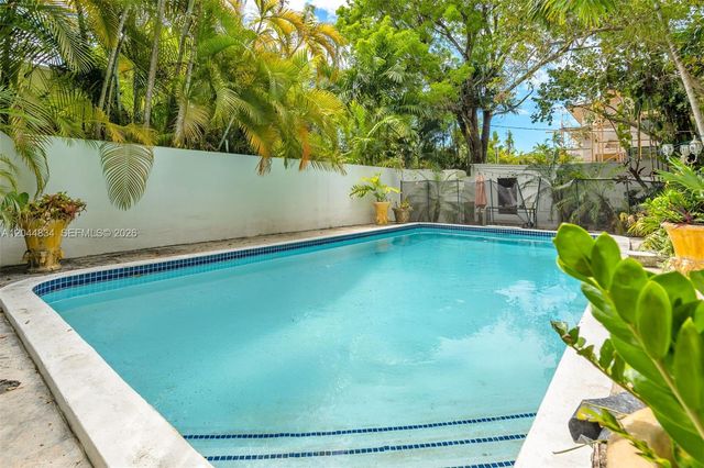 5390 Sunset Drive, Miami, FL 33143