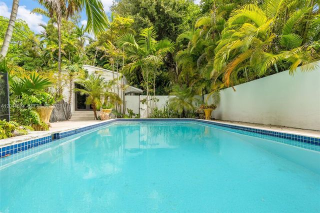 5390 Sunset Drive, Miami, FL 33143