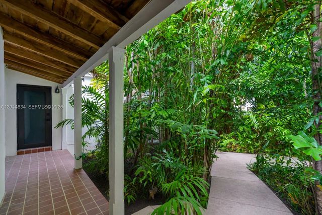 5390 Sunset Drive, Miami, FL 33143