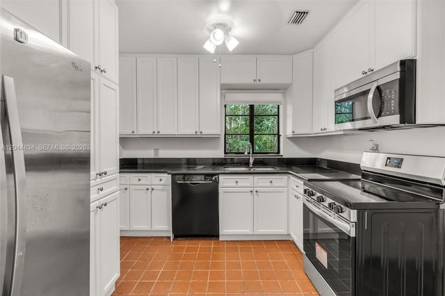 5390 Sunset Drive, Miami, FL 33143
