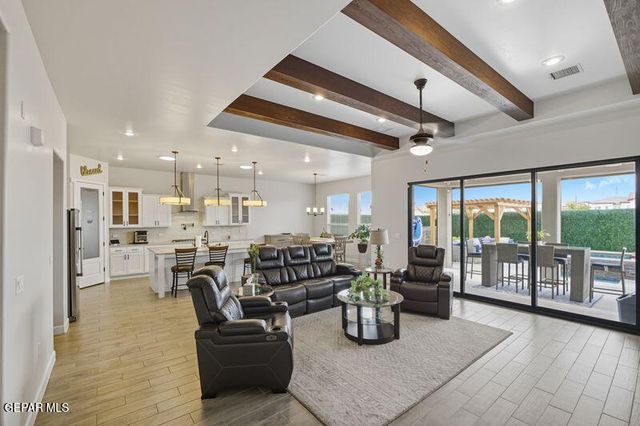 12333 Clifton Hill Road, El Paso, TX 79928