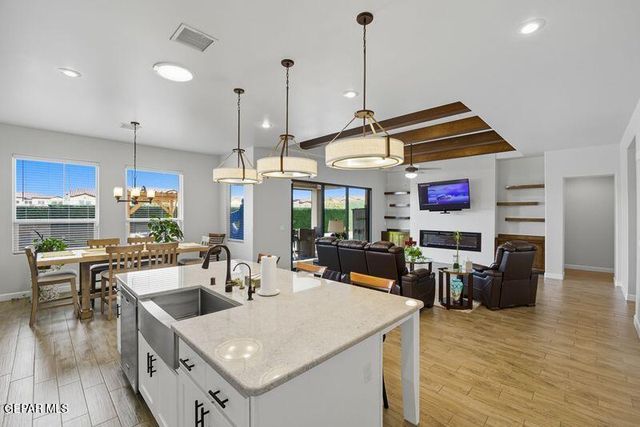 12333 Clifton Hill Road, El Paso, TX 79928