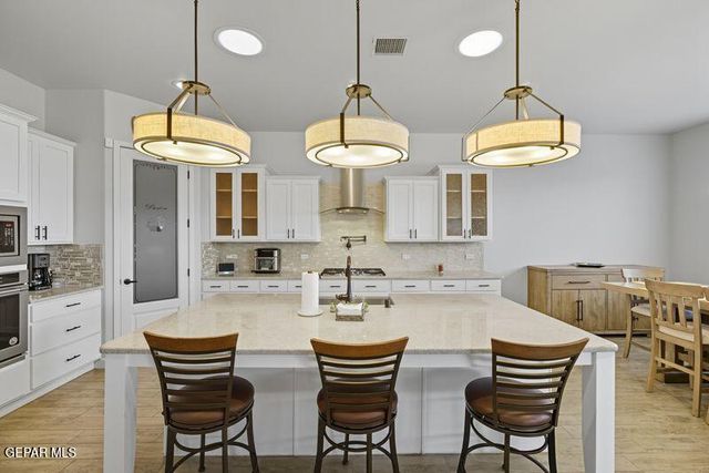 12333 Clifton Hill Road, El Paso, TX 79928