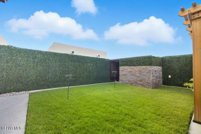 12333 Clifton Hill Road, El Paso, TX 79928