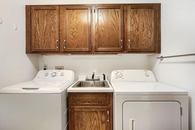 8441 Irwin Road 106, Bloomington, MN 55437