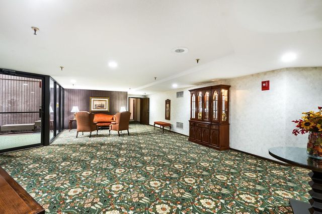 8441 Irwin Road 106, Bloomington, MN 55437