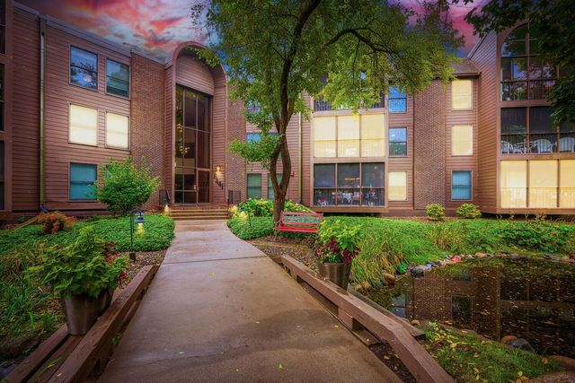 8441 Irwin Road 106, Bloomington, MN 55437
