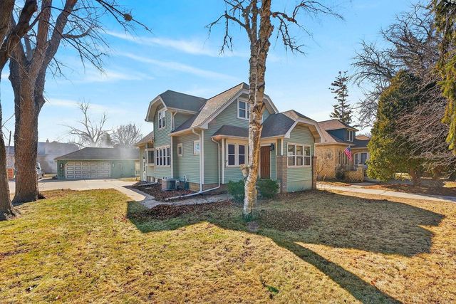 333 W Bender ROAD, Glendale, WI 53217