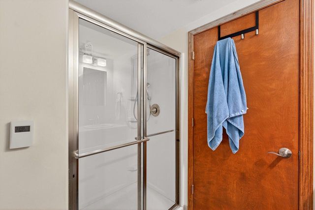 333 W Bender ROAD, Glendale, WI 53217