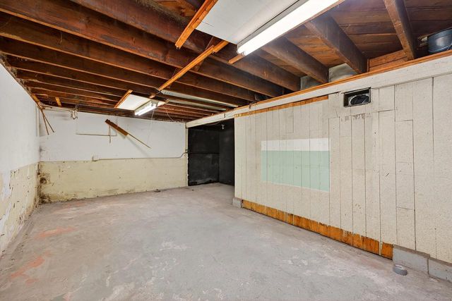 333 W Bender ROAD, Glendale, WI 53217