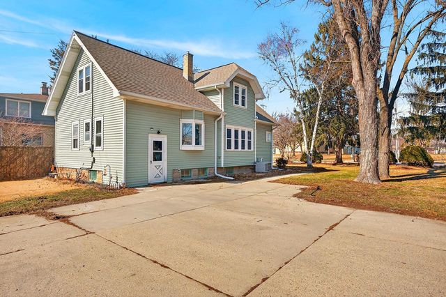 333 W Bender ROAD, Glendale, WI 53217