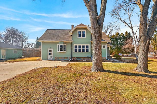 333 W Bender ROAD, Glendale, WI 53217
