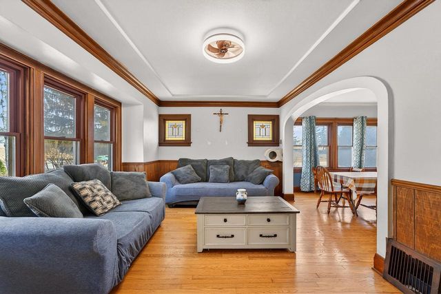 333 W Bender ROAD, Glendale, WI 53217