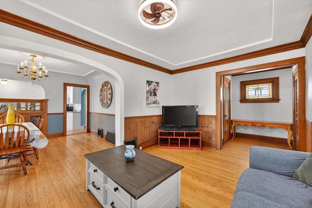 333 W Bender ROAD, Glendale, WI 53217