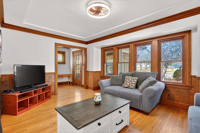 333 W Bender ROAD, Glendale, WI 53217