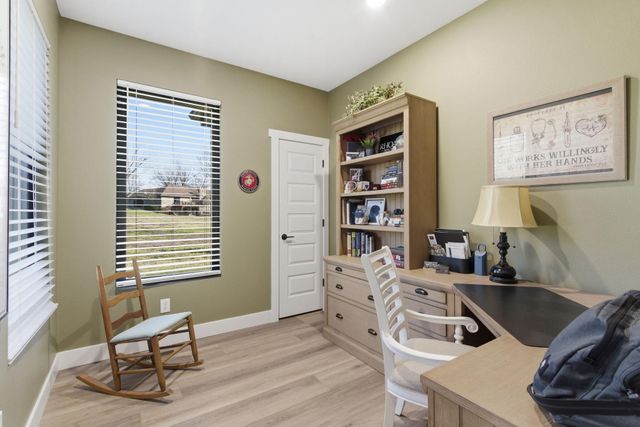 1631 E Cobblestone Drive, Ozark, MO 65721