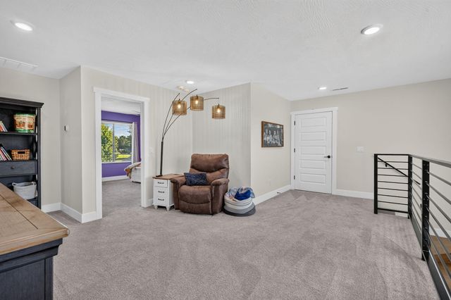 1631 E Cobblestone Drive, Ozark, MO 65721