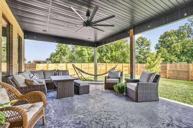 1631 E Cobblestone Drive, Ozark, MO 65721