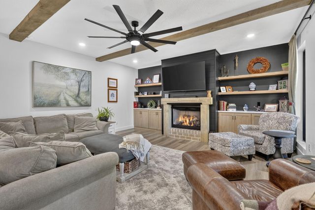 1631 E Cobblestone Drive, Ozark, MO 65721