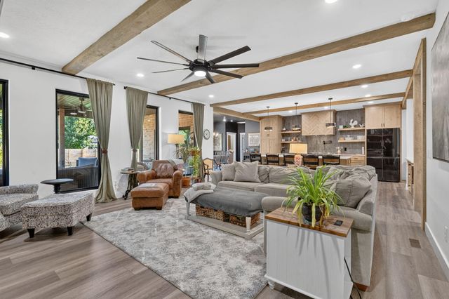 1631 E Cobblestone Drive, Ozark, MO 65721