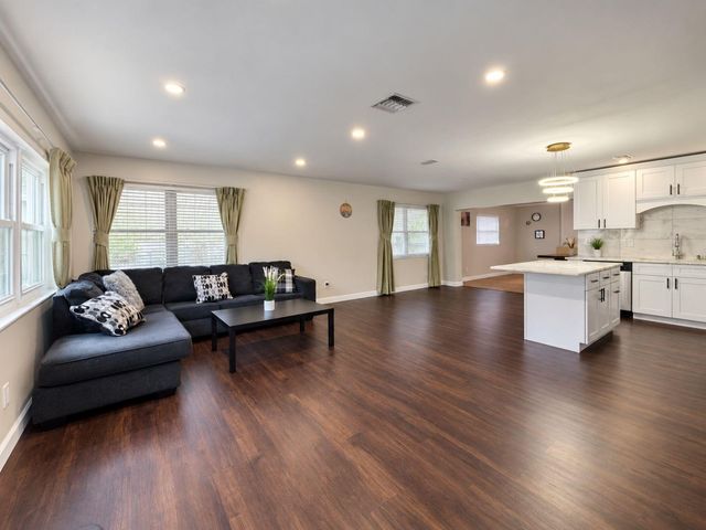 7035 ORKNEY AVENUE N, St Petersburg, FL 33709