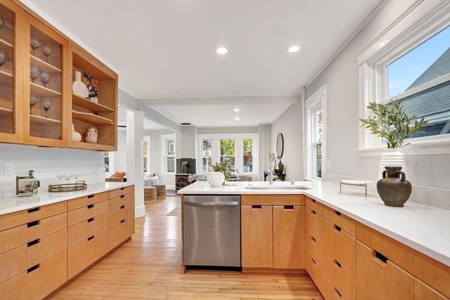 335 Huron Ave, Cambridge, MA 02138