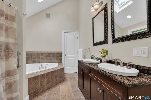 3 Arrowhead Trail, Waterford, CT 06385