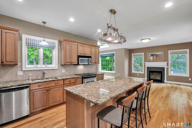 3 Arrowhead Trail, Waterford, CT 06385