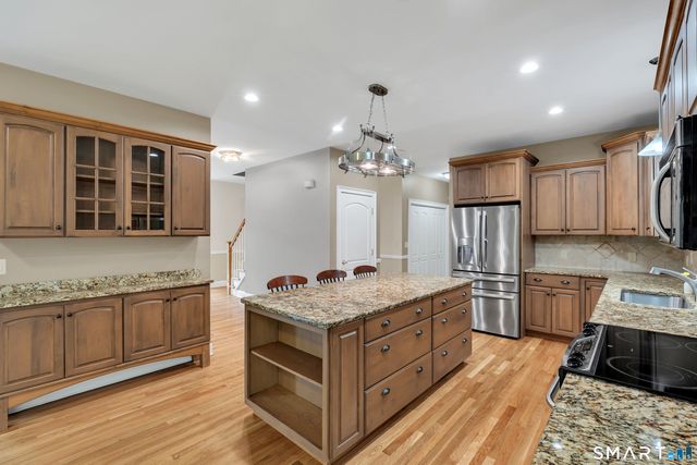 3 Arrowhead Trail, Waterford, CT 06385