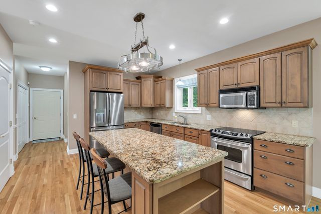 3 Arrowhead Trail, Waterford, CT 06385