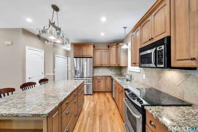 3 Arrowhead Trail, Waterford, CT 06385