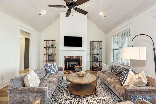 8319 Grayback Boulevard, Owens Cross Roads, AL 35763