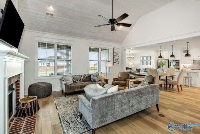 8319 Grayback Boulevard, Owens Cross Roads, AL 35763