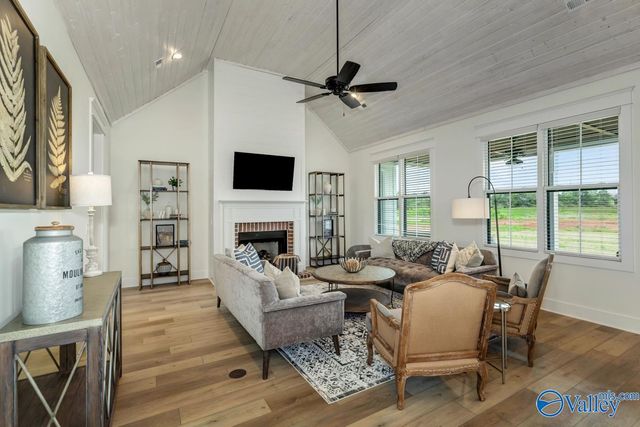 8319 Grayback Boulevard, Owens Cross Roads, AL 35763