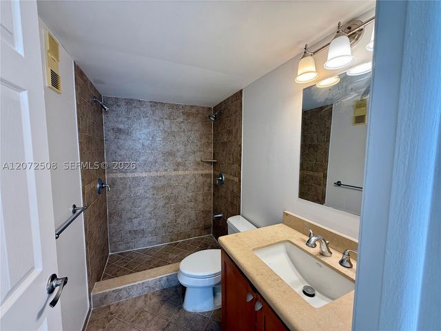 770 Claughton Island Dr 2016, Miami, FL 33131