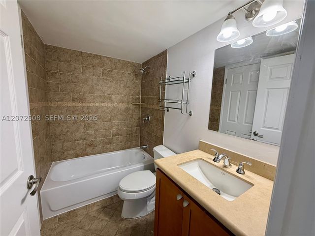 770 Claughton Island Dr 2016, Miami, FL 33131