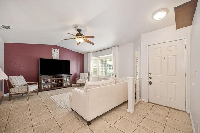7309 Sunleaf Ln, Sacramento, CA 95828