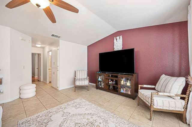 7309 Sunleaf Ln, Sacramento, CA 95828