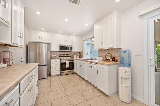 7309 Sunleaf Ln, Sacramento, CA 95828