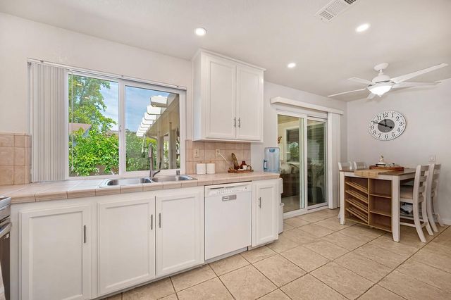 7309 Sunleaf Ln, Sacramento, CA 95828
