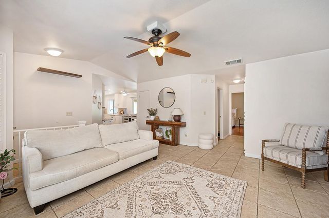 7309 Sunleaf Ln, Sacramento, CA 95828