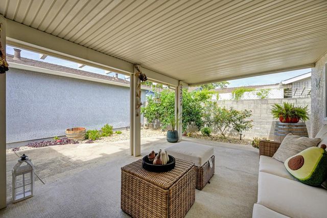 7309 Sunleaf Ln, Sacramento, CA 95828