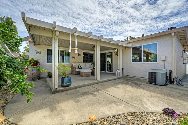 7309 Sunleaf Ln, Sacramento, CA 95828