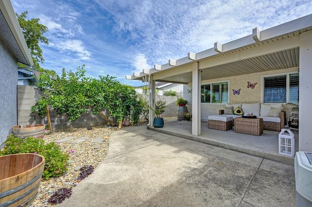 7309 Sunleaf Ln, Sacramento, CA 95828