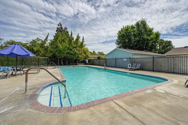 7309 Sunleaf Ln, Sacramento, CA 95828
