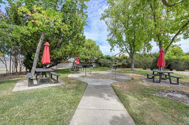 7309 Sunleaf Ln, Sacramento, CA 95828