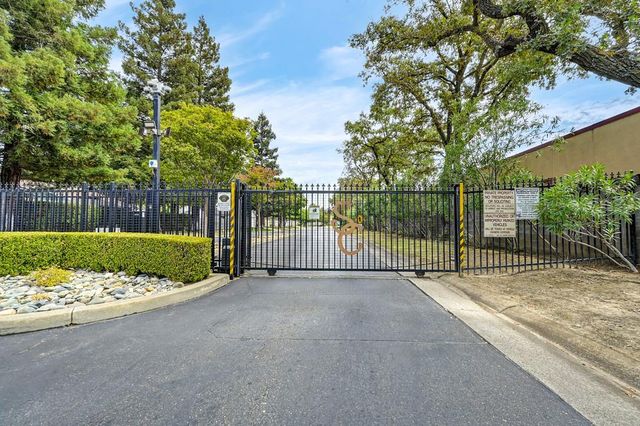 7309 Sunleaf Ln, Sacramento, CA 95828